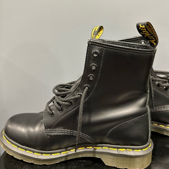 Dr Martens sz 7 like new, worn twice - Picture 10 of 16
